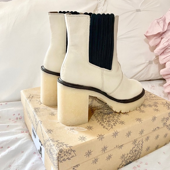 ⛔️SOLD⛔️Free People James Chelsea Boot - Picture 3 of 10